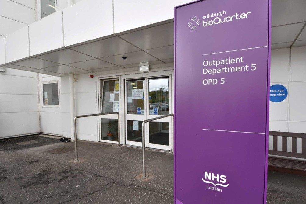 Photo of the Royal Infirmary of Edinburgh entrance